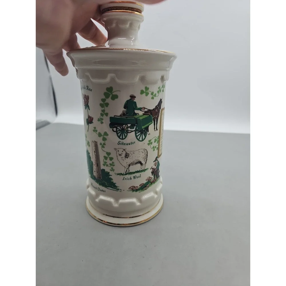 The Symbols  of Ireland DECANTER Old Commonwealth Collectors Whiskey 1985 Limite